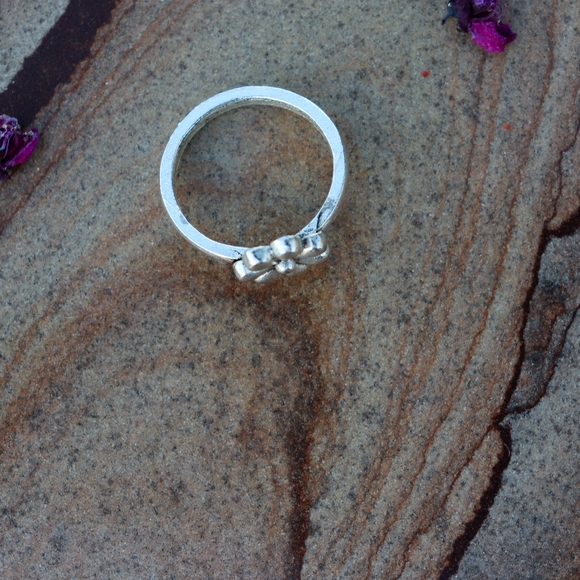 Flower Design Silver Band Ring - Picture 2 of 2